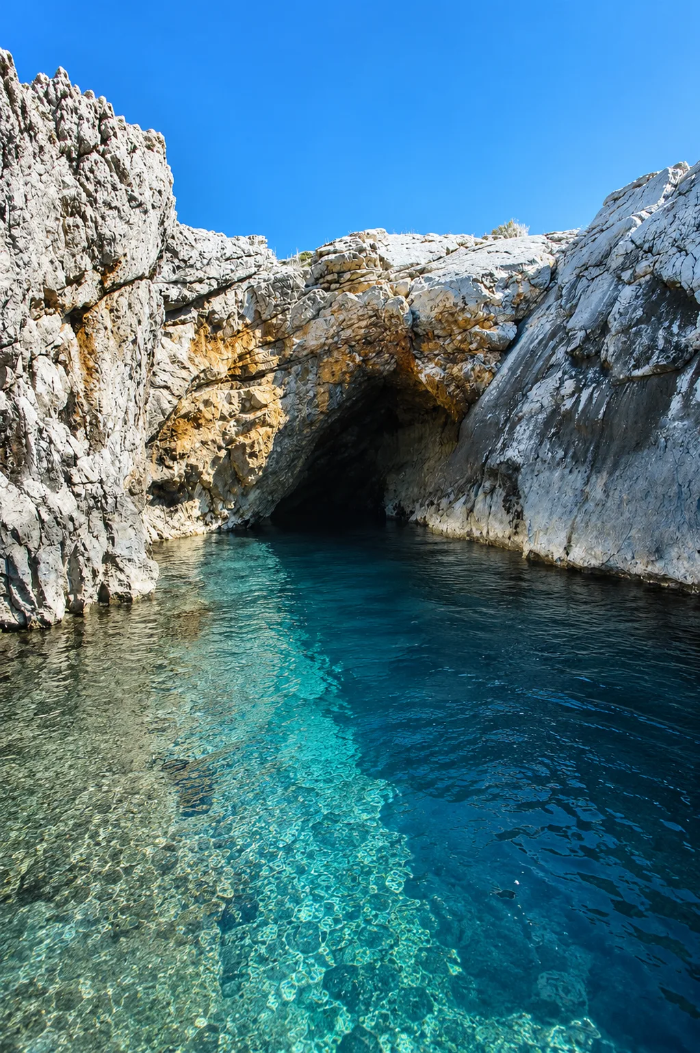 Dilek Mağarası (Bağla)