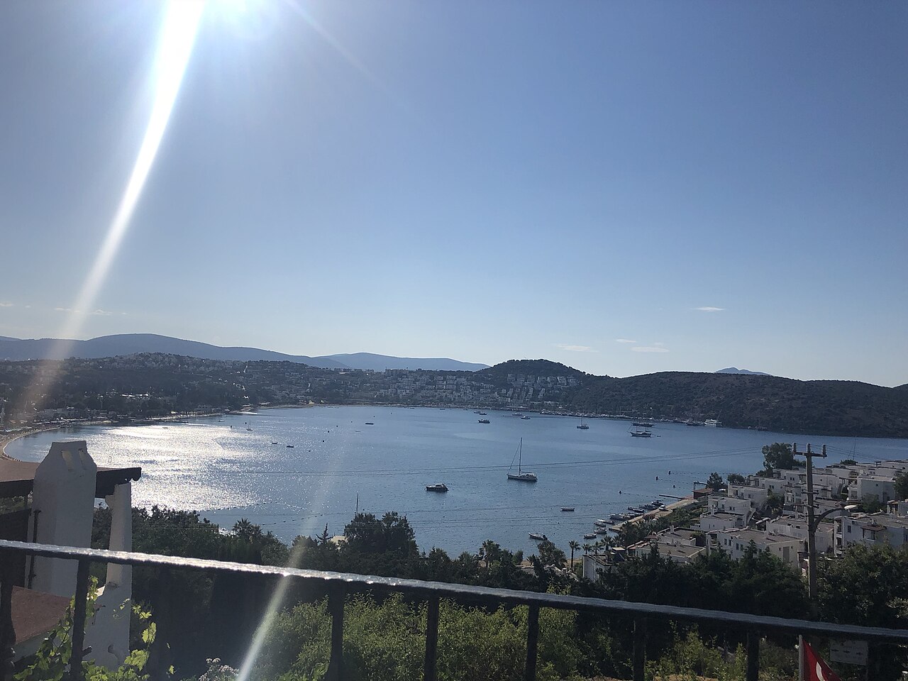 Bodrum'da Mavi Yolculuk: Koylar ve Adalar Rehberi